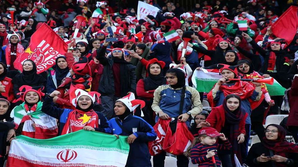 ورود زنان هوادار پرسپولیس به ورزشگاه