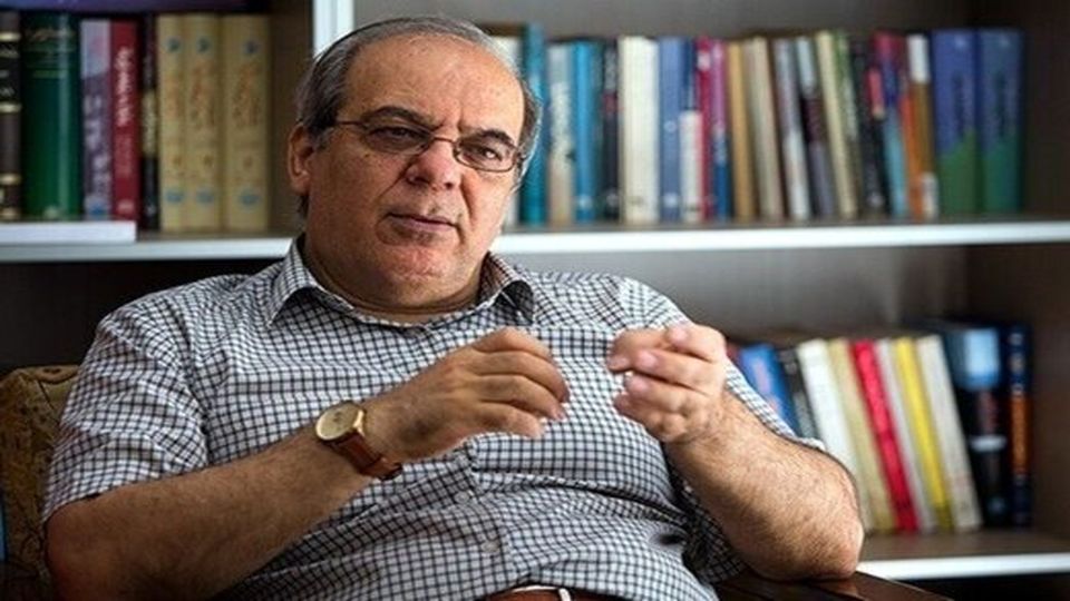 عباس عبدی: حکومت باید درباره حجاب عقبنشینی کند