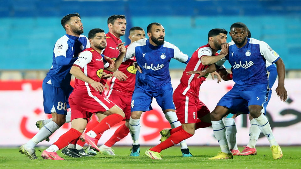 پرسپولیس یا استقلال چه تیمی قهرمان نیمفصل میشود؟