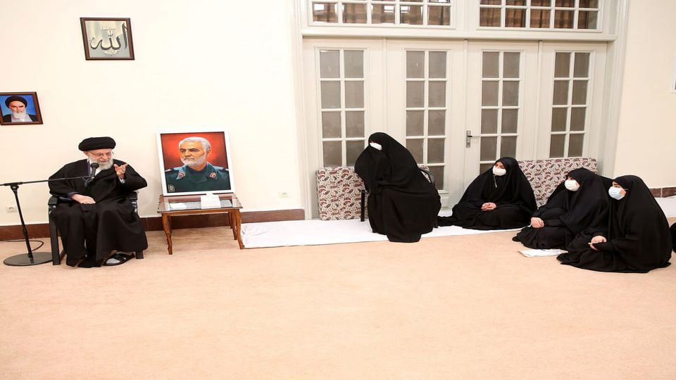 نباید بگونهای سخن گفت که خصوصیات سردار دستنیافتنی تصور شود
