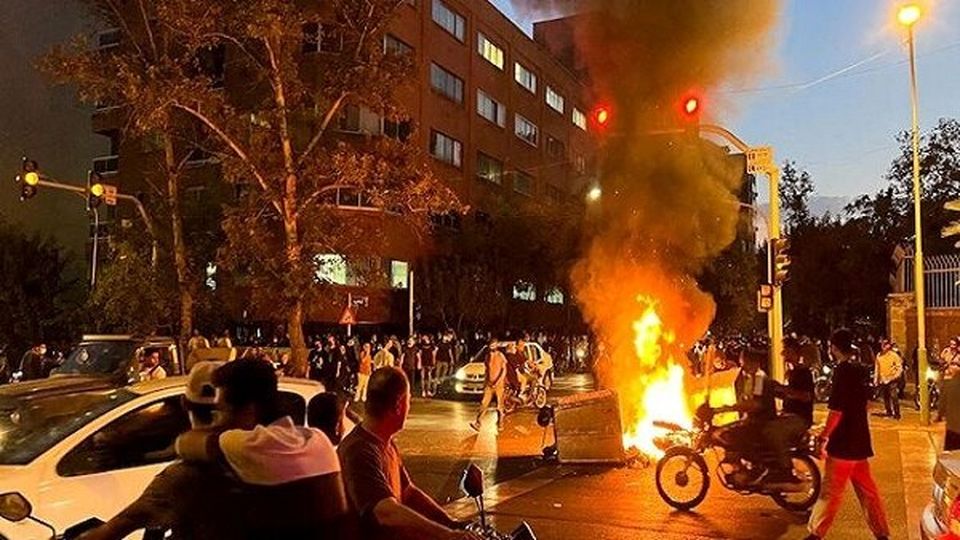 West sets 4 conditions for not supporting riots in Iran