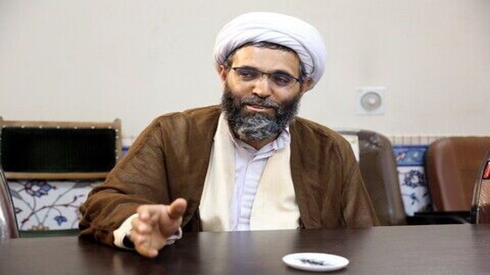 گروههای مردمی برای تذکر حجاب به مسافران در قشم مستقر شدهاند